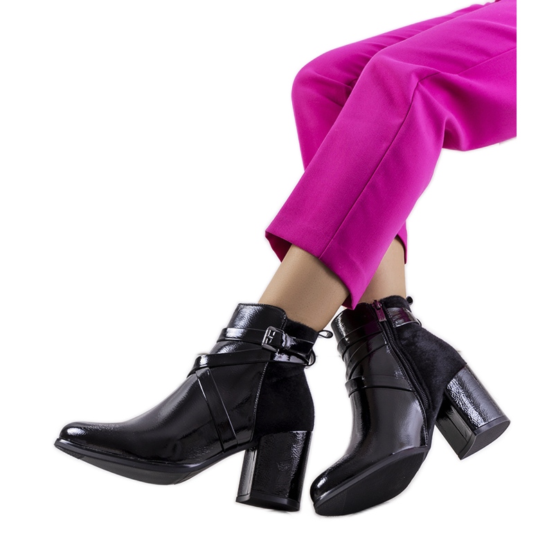 Mustat patentoidut Mossley-saappaat