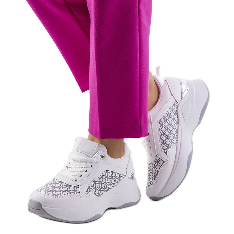 Milanin valkoiset lenkkarit valkoinen