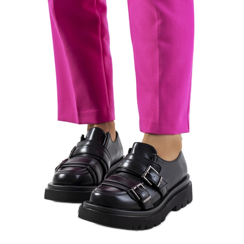 Mustat Riian oxfordit