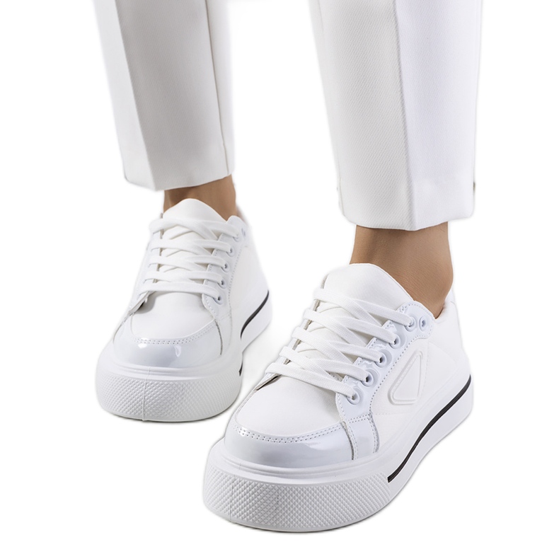 BM Valkoiset lenkkarit, joissa paksu Scrabster-pohja valkoinen