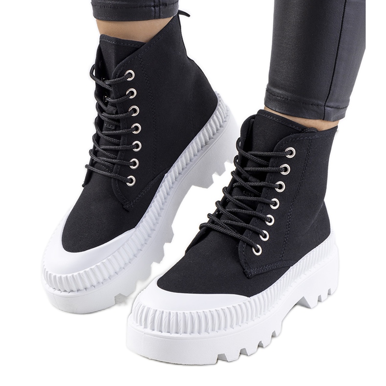 BM Roxon mustat tennarit