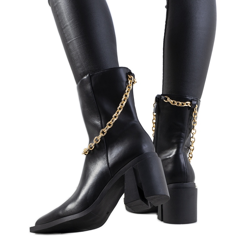 Massa mustat cowboysaappaat