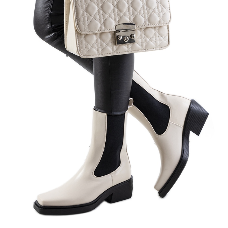 Beiget Maret saappaat