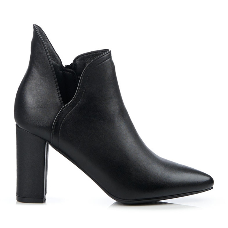 Naisten saappaat, joissa korkeassa tolppassa Shelovet-leikkaus musta