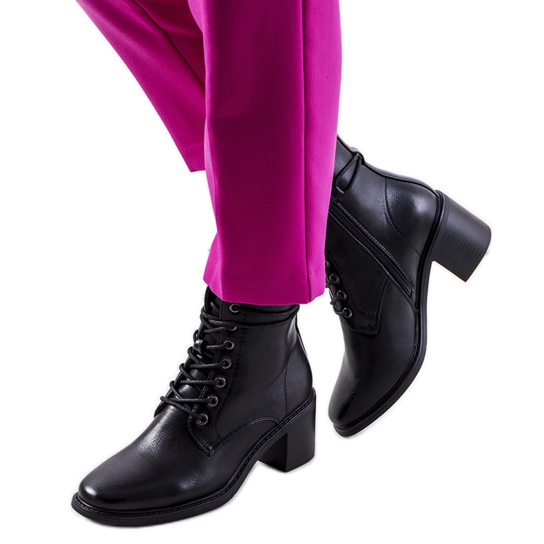 Mustat Sanlow-saappaat