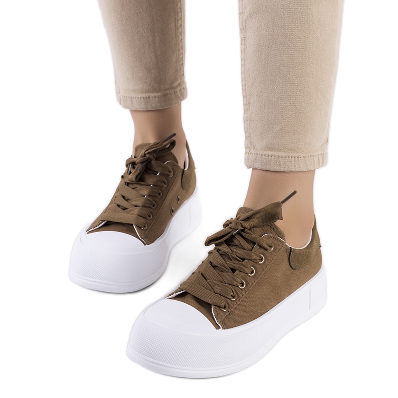 Vihreät lenkkarit Kilkennyn alustalla