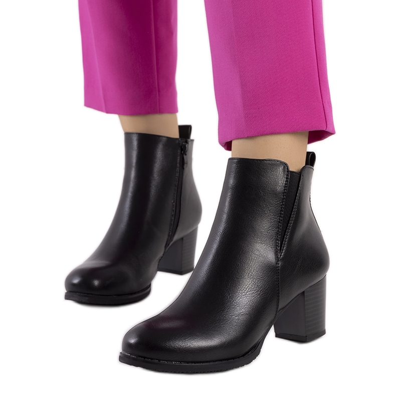 Mustat saappaat Beggerin pylväässä