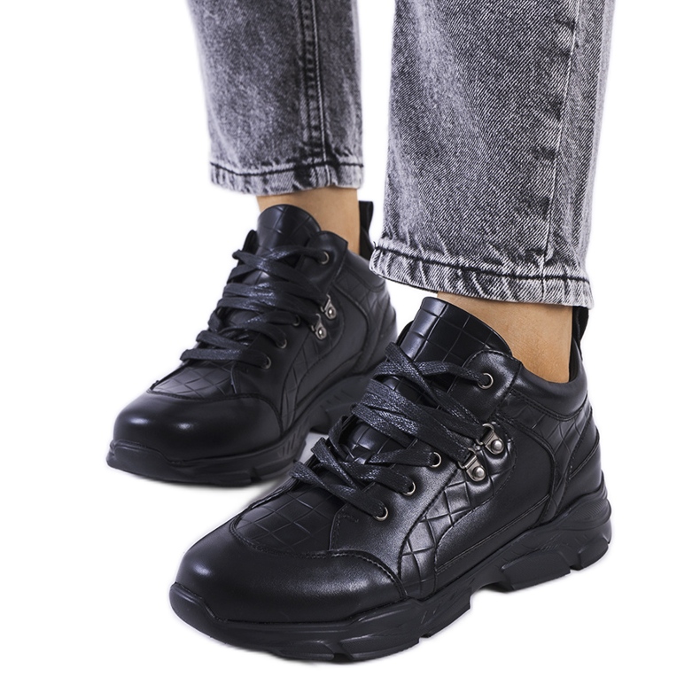 BM Mustat tennarit, joissa paksu Chiphury-pohja