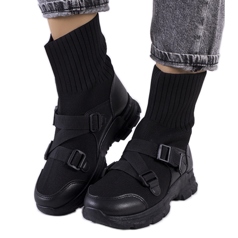 Mustat saker tennarit