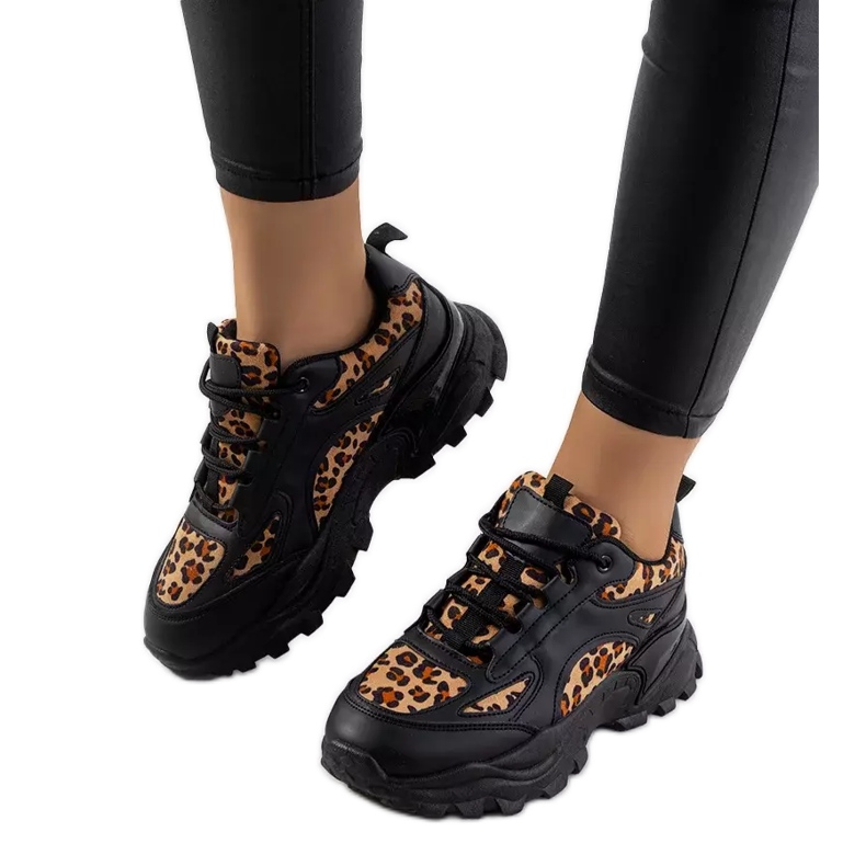 Mustat Akron lenkkarit