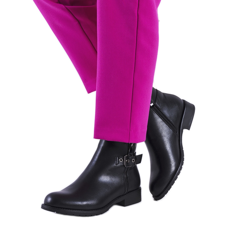 Mustat klassiset Manila-saappaat