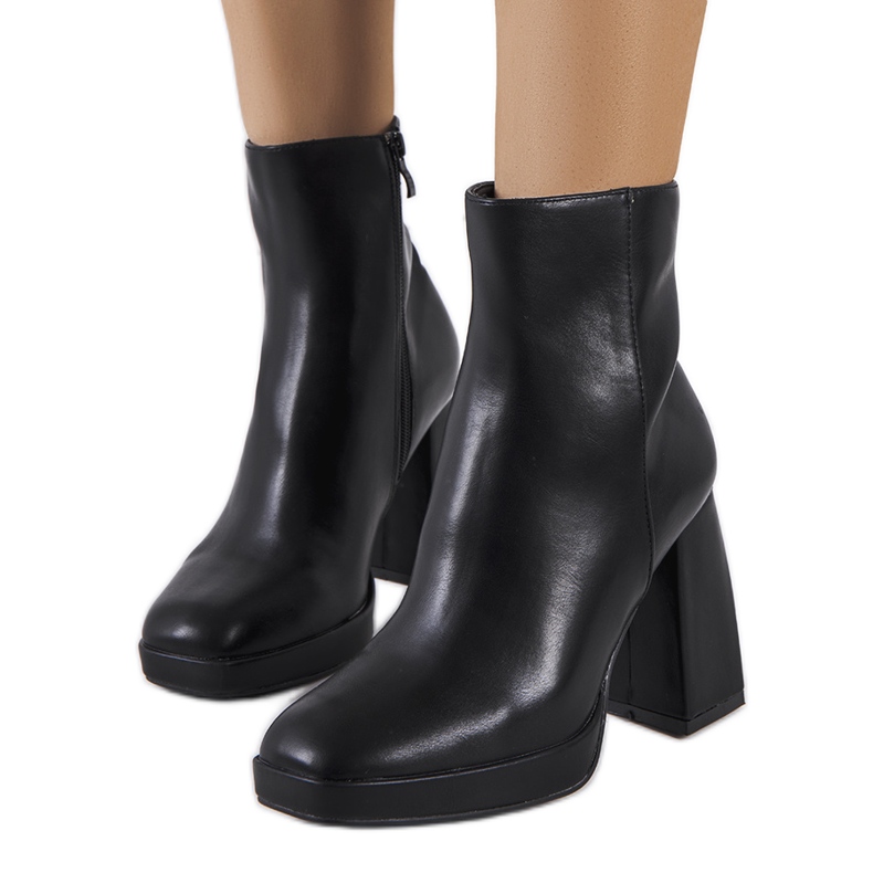 Mustat nilkkurit Jilin-postissa