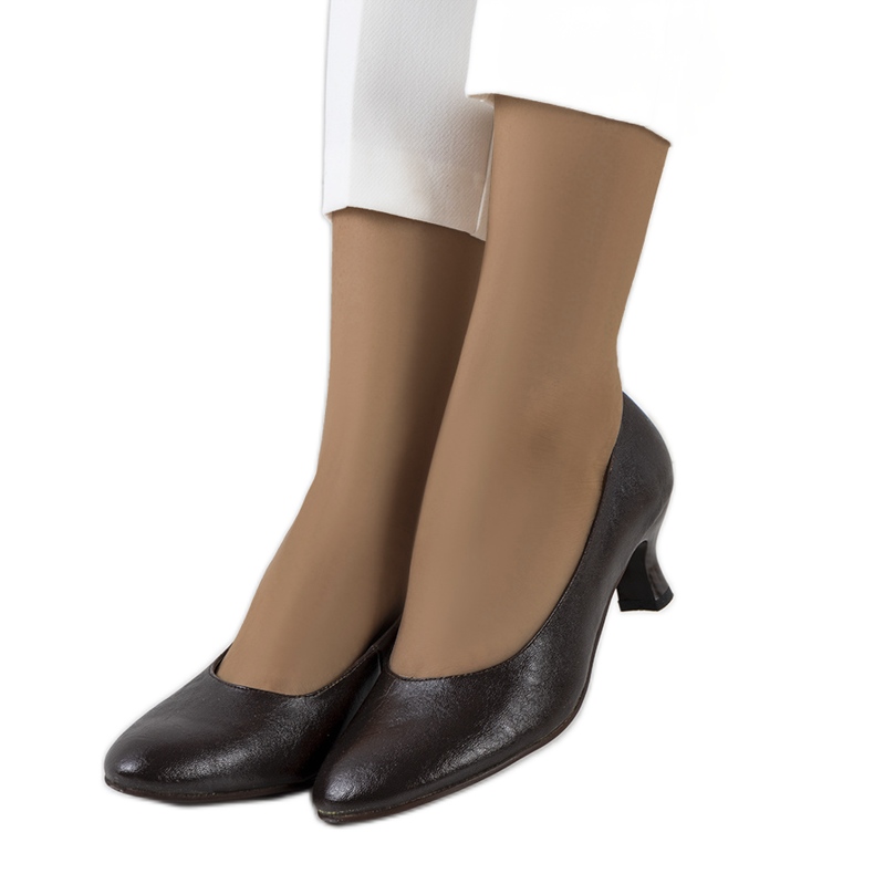 Ruskeat klassiset Vinarnik pumput