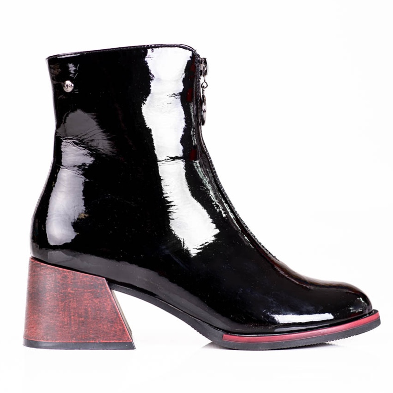 Patentoidut naisten saappaat tyylikkäällä Vinceza-korolla musta