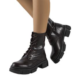 Holcombin ruskeat mattakengät