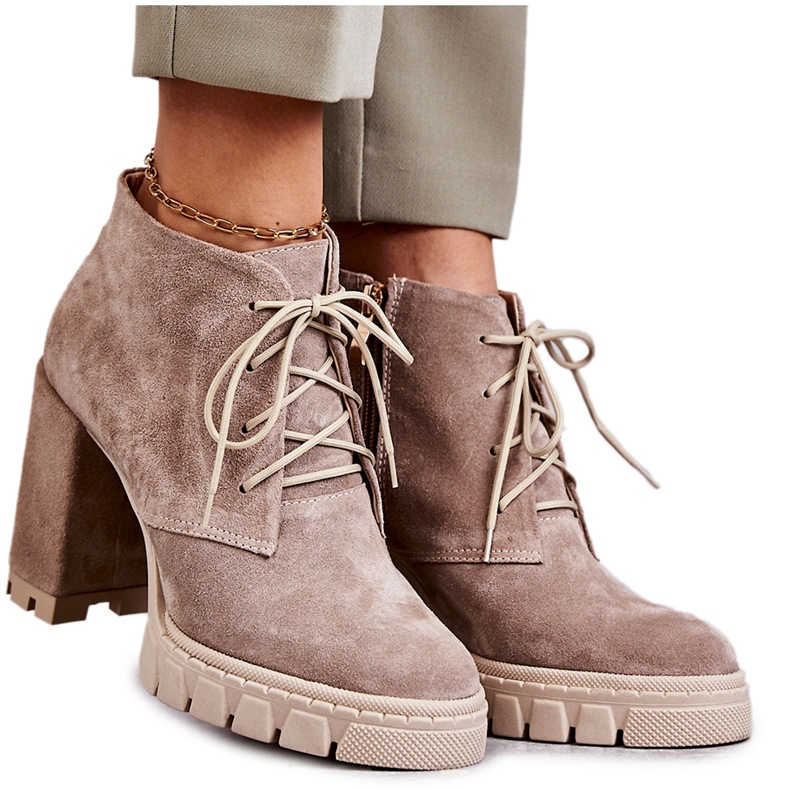 Muodikkaat mokkanahkanauhasaappaat beige Selma