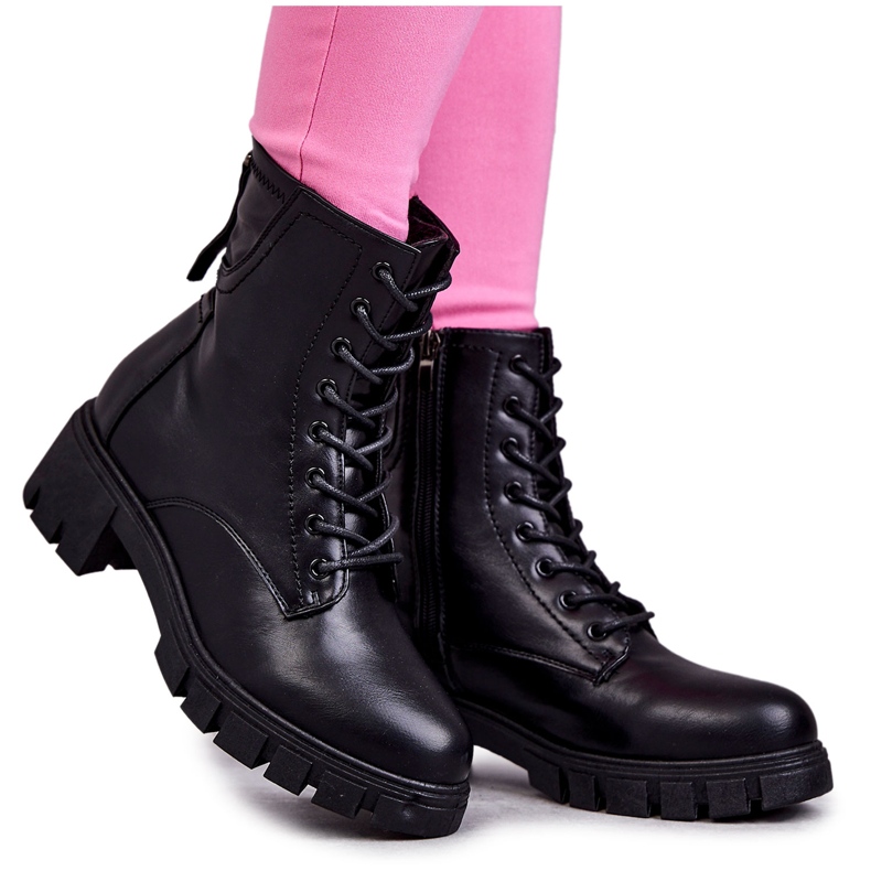 Vinceza Nahkasaappaat mustalla Tonje-vetoketjulla