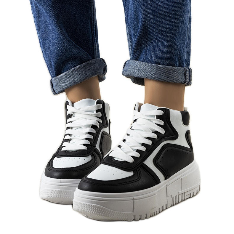 Mustavalkoiset Zetta-nilkkalenkkarit valkoinen