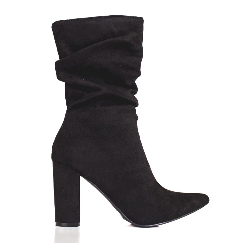 Naisten mustat saappaat pylväässä, jossa ryppyinen Shelovet-päällinen