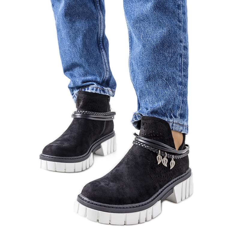 Mustat Chewings saappaat