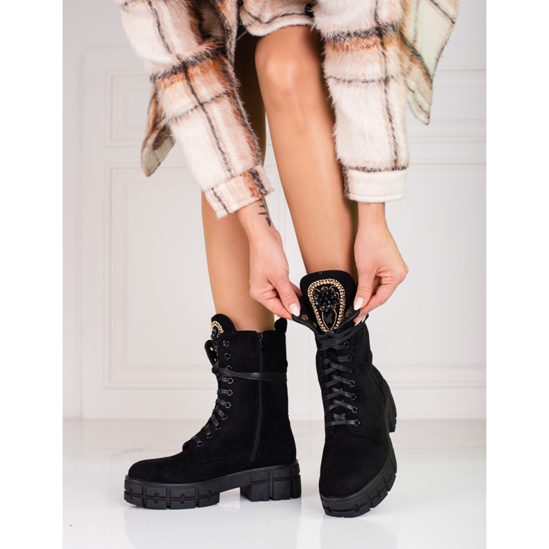 Naisten mokkanahkaiset työläissaappaat, koristelu, musta