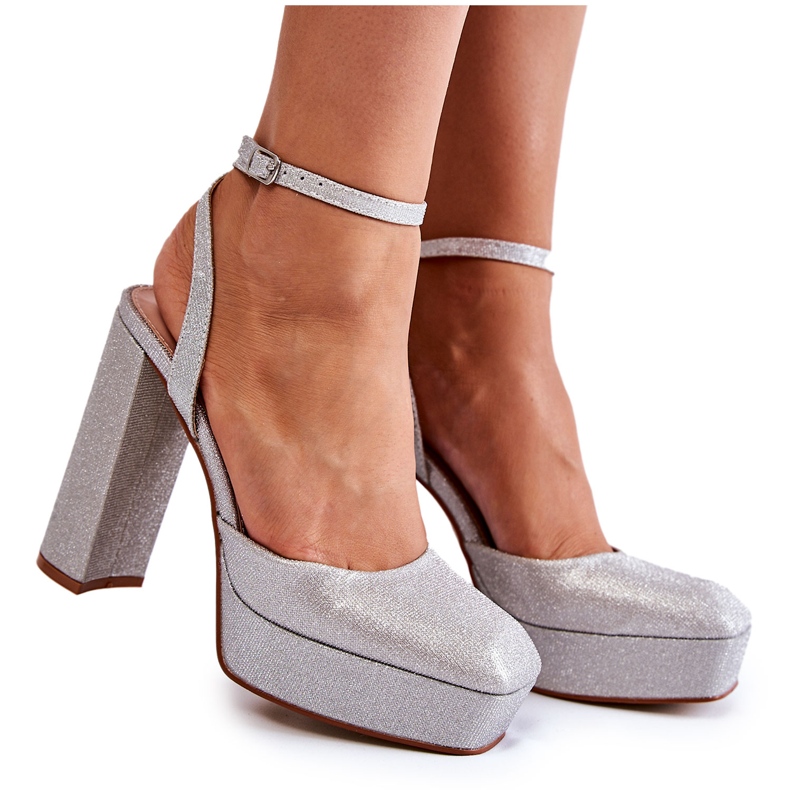 Naisten sandaalit kimaltelevat kantapäässä, hopeanvärinen Rosel