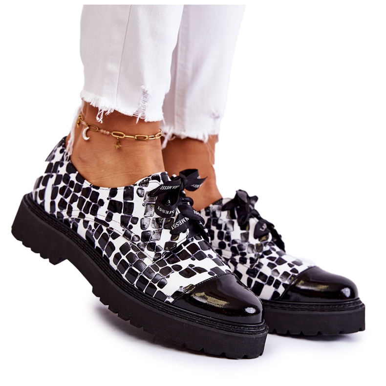 Lakatut nauhakengät Laura Messi 2441 Mustavalkoinen