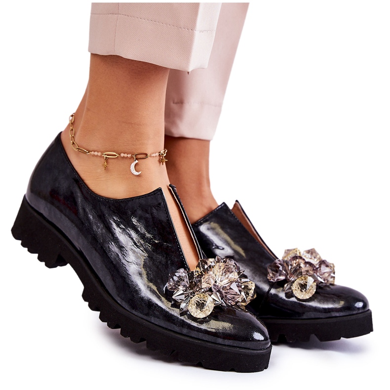 PA2 Tyylikkäät lakatut kengät mustalla ja harmaalla Cindy-koristeella