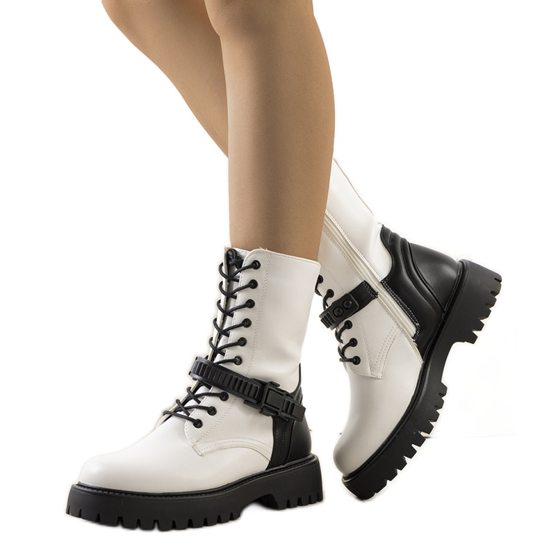 Livenzan valkoiset laukut musta