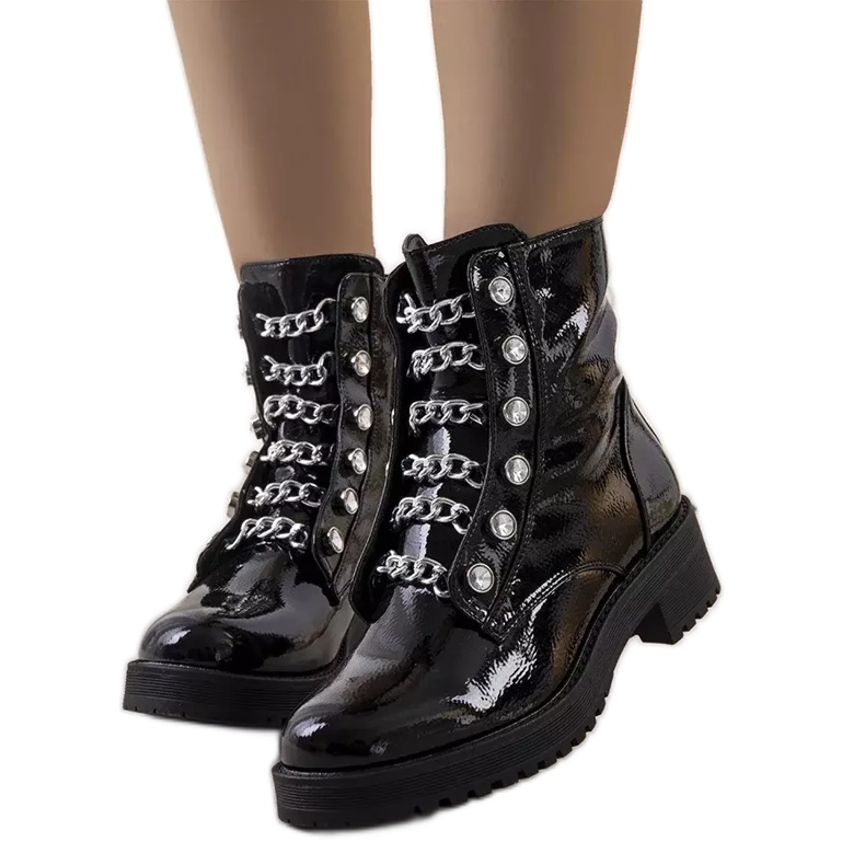 Mustaksi lakatut Ibarra-saappaat