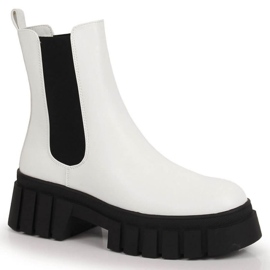 Saappaat alustalla eristetty Sergio Leone W SK392B valkoinen