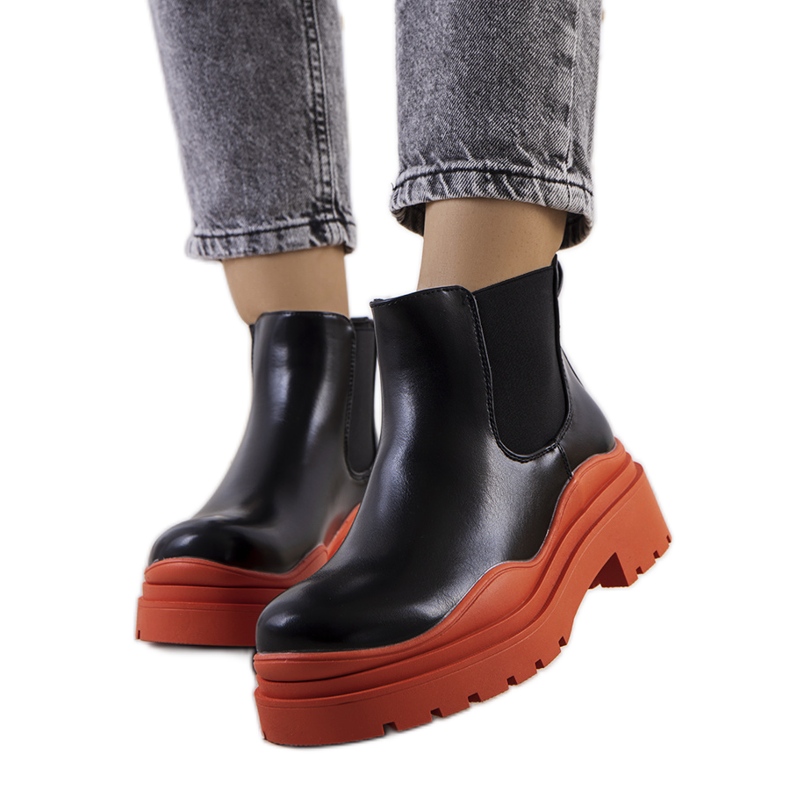 BM Mustat nilkkurit värikkäällä Gaffney-alustalla