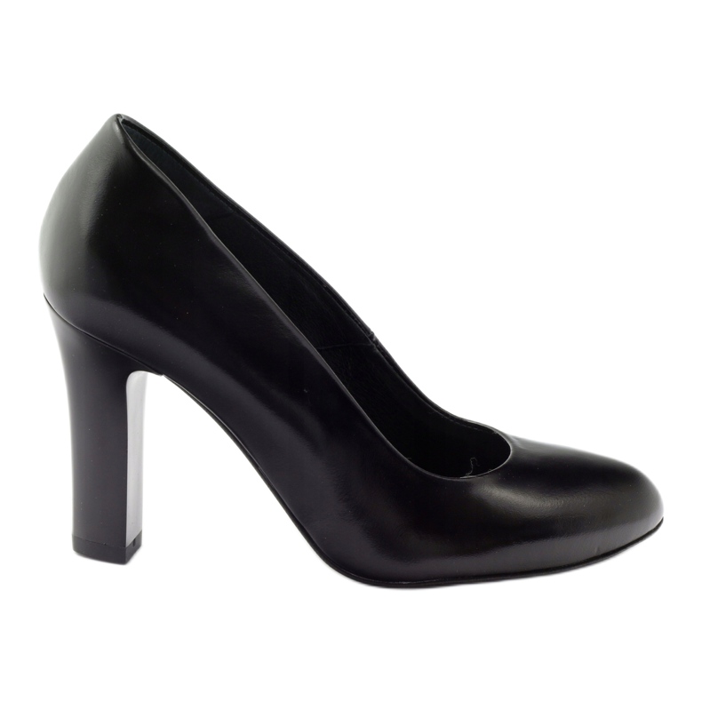 Edeo Mustat pumput pylväässä