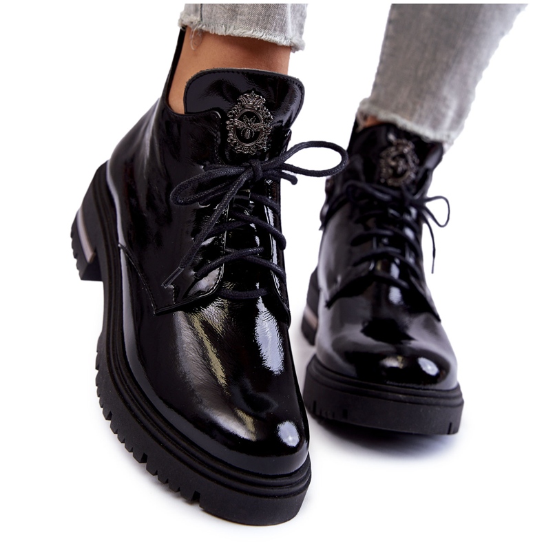 Naisten lakatut saappaat litteällä kantapäällä, musta Charline