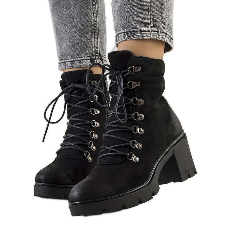 PA1 Mustat saappaat Langeskon postissa