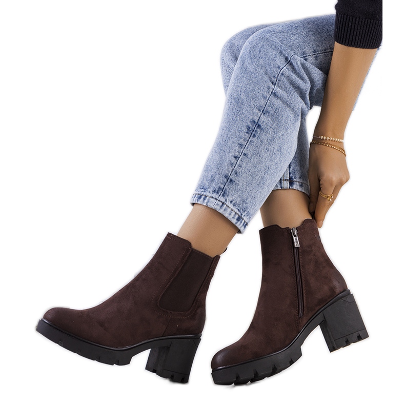 Svelten ruskeat mokkanahkaiset korkokengät