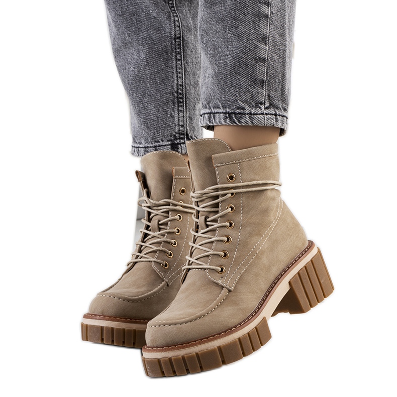 PA1 Nicolon beigenväriset ansoja