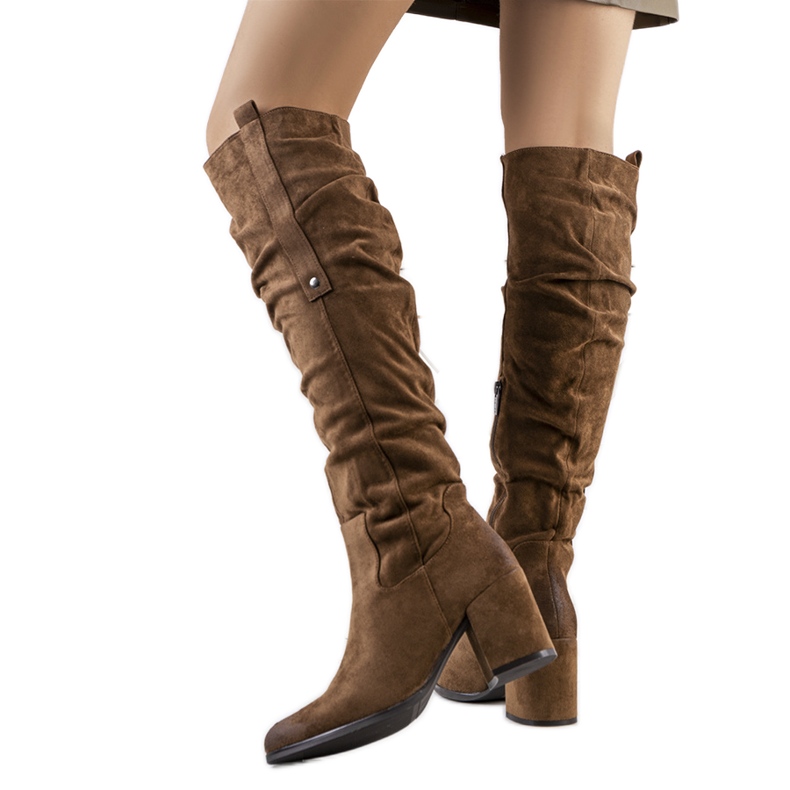 Neven ruskeat mokkanahkaiset korkokengät