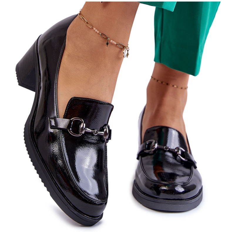 Vinceza Nahkapumput pylväässä mustalla semila-koristeella