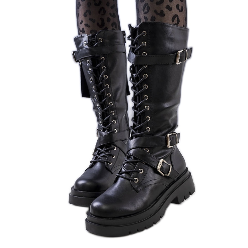 PA1 Himesin mustat saappaat pussilla