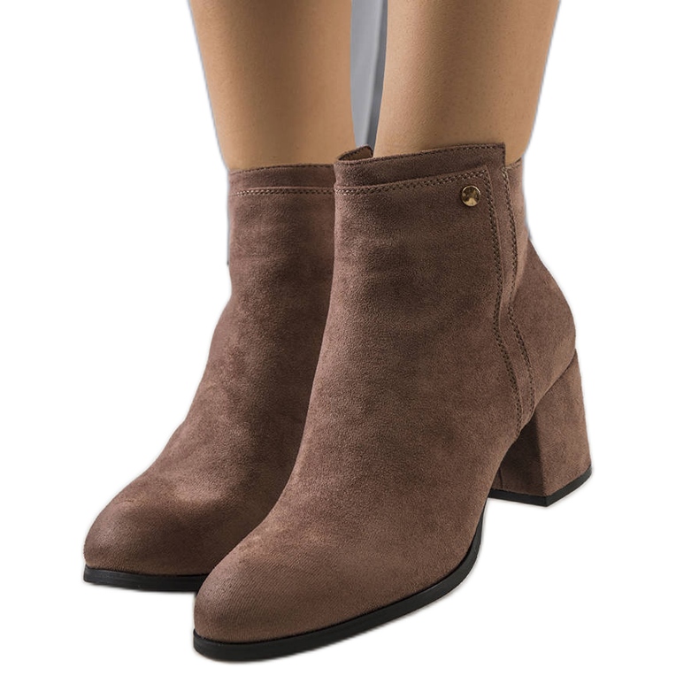 Fassan ruskeat eristetyt saappaat