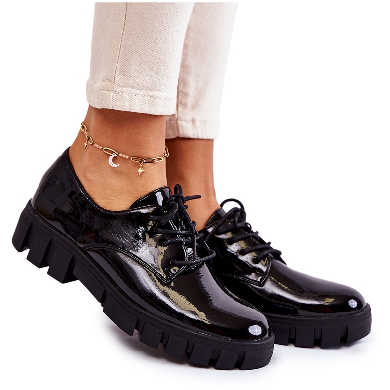 Vinceza Muodikkaat lakatut kengät sidottu Black Gwendy musta