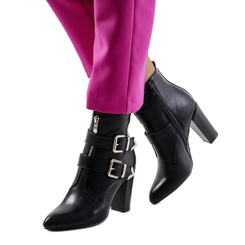 PA1 Mustat Azmar saappaat