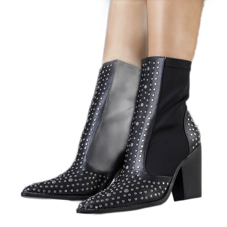 PA1 Mustat saappaat, joissa on Orazi-nappi