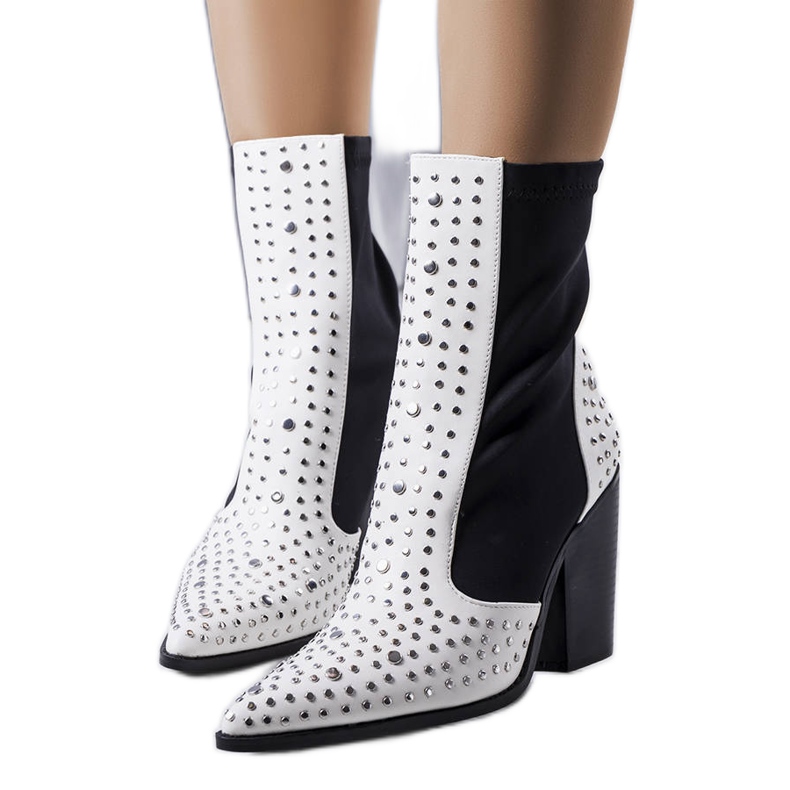 Valkoiset saappaat, joissa on Orazi-nappi valkoinen