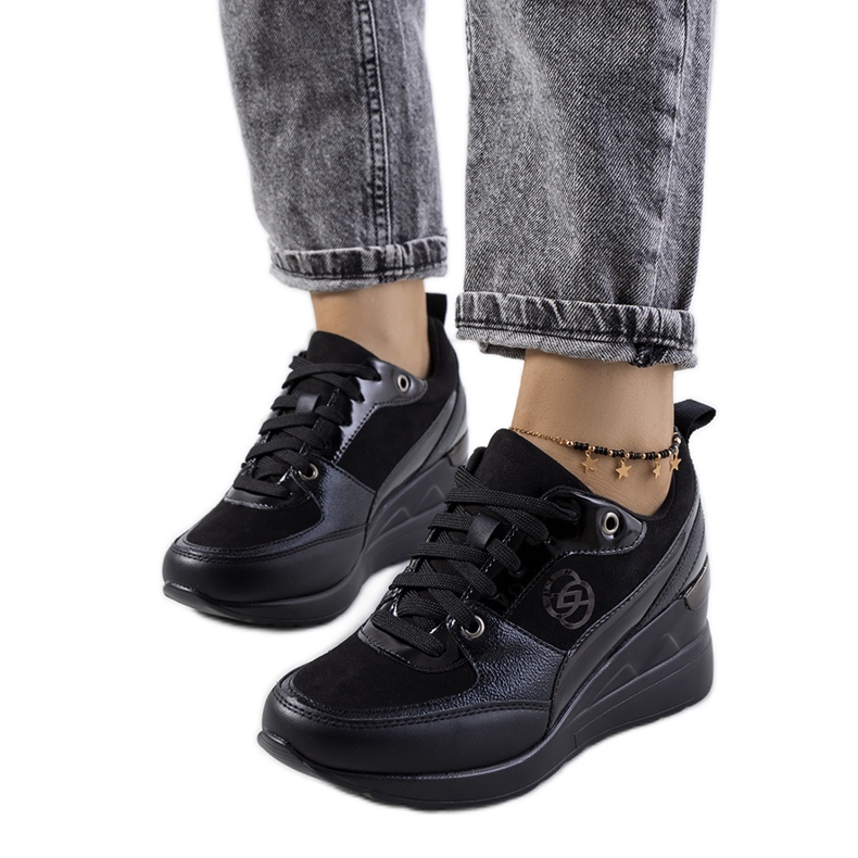 PA1 Didianan mustat tennarit