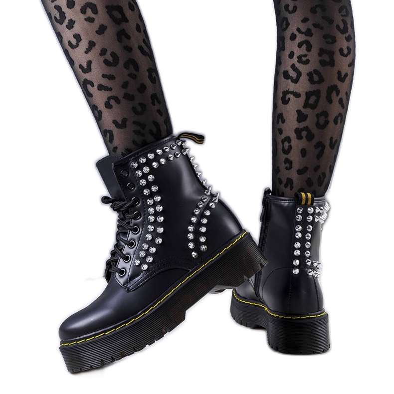 PA1 Mustat saappaat Castello-nastoilla