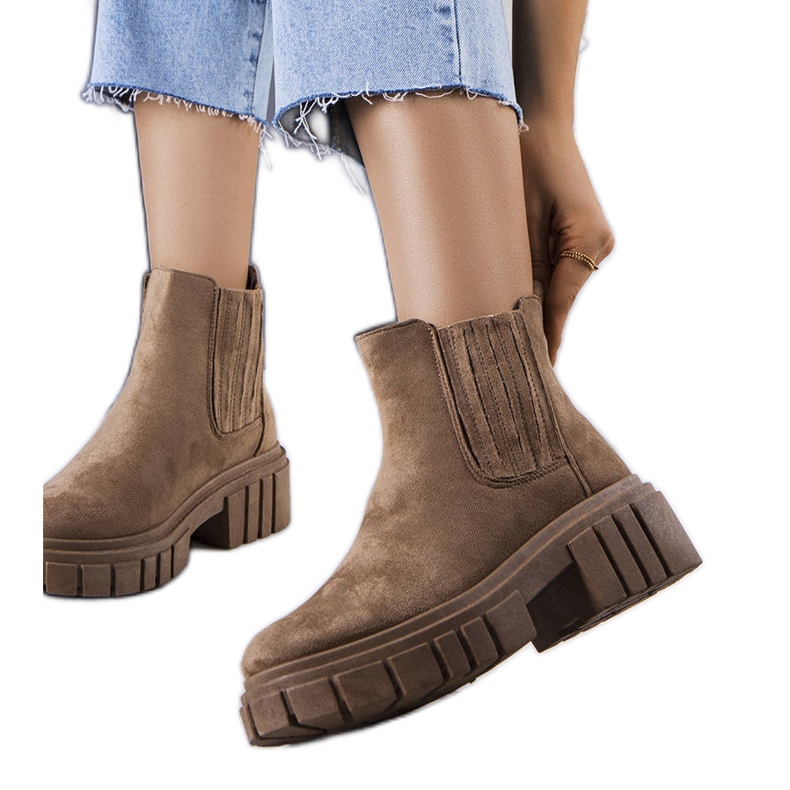 Leivan ruskeat eristetyt saappaat