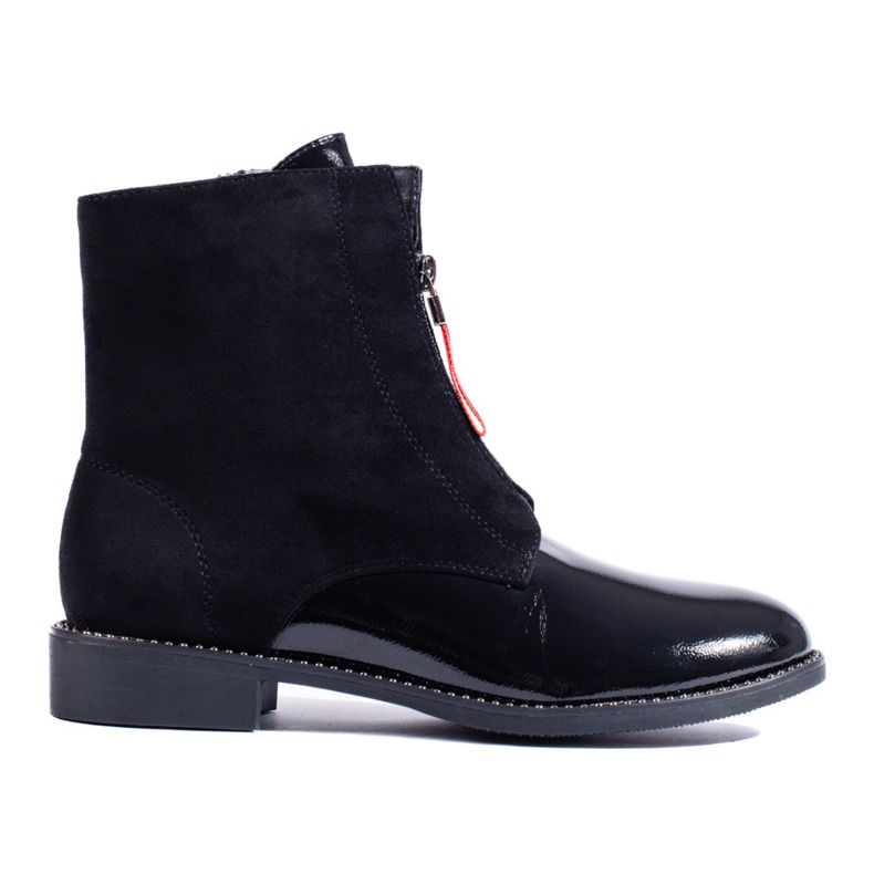 Klassiset mustat nilkkurit tasaisilla koroilla