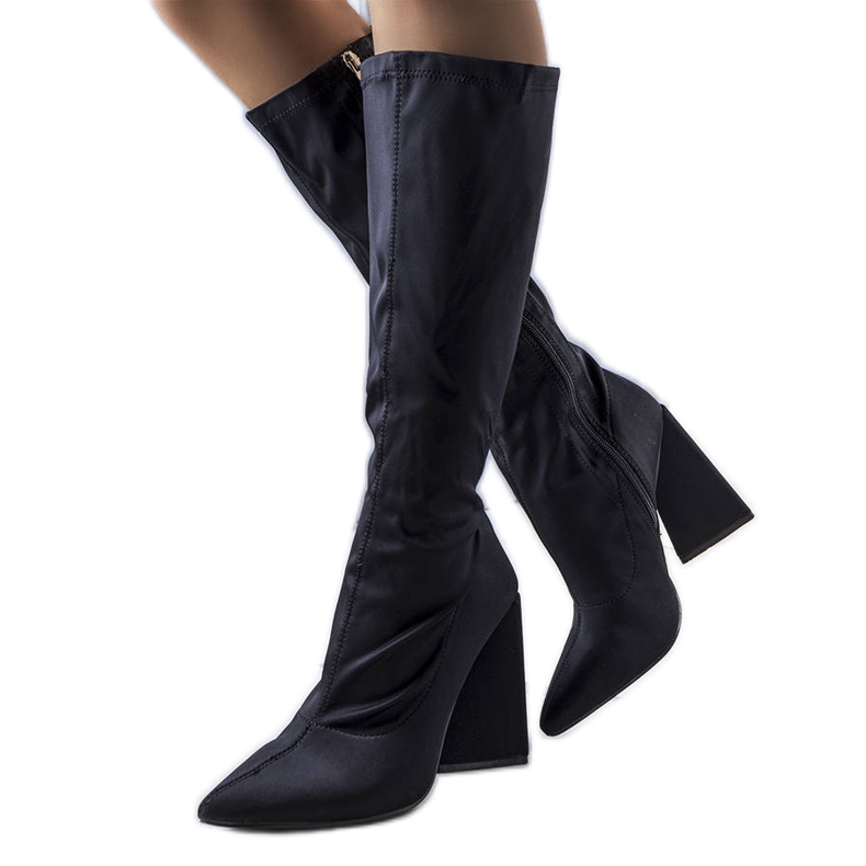 Mustat korkokengät Nerinalta